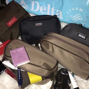 1 NEW Delta Airlines first class Amenity kit (TAN)